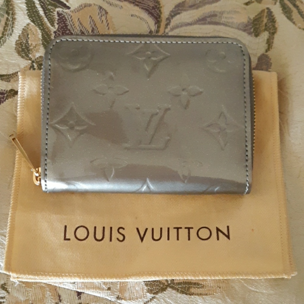 Authentic Louis Vuitton Vernis coin wallet